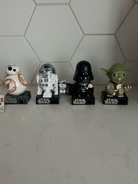 Star Wars Figurine Set - Candy Dispenser. Collector Set. BB3, R2D2, Darth Vader